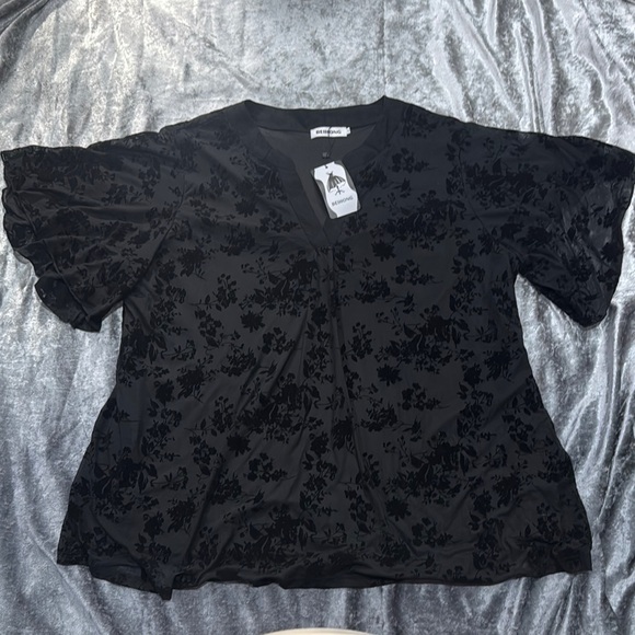 Black Relaxed Boxy Blouse with Short Sleeves - Picture 1 of 4